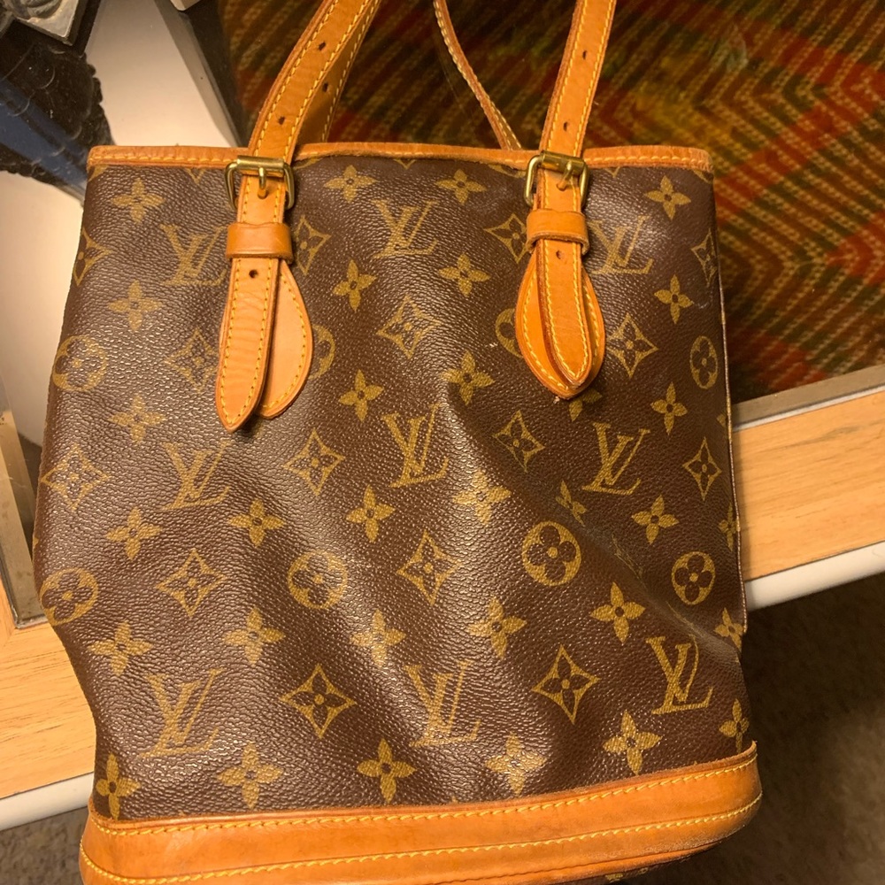 Louis Vuitton (real)